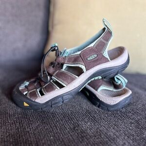 KEEN Newport H2 Sandals in Brown and Teal / Sz 9